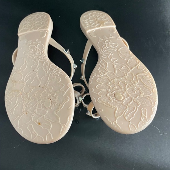 Weeboo Women's Size 5 Flats Cream Color Rubber and Rhinestones - Picture 6 of 6